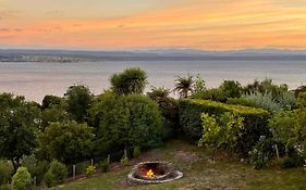 Acacia Bay Bach - Views, Spa & Serenity - Taupo