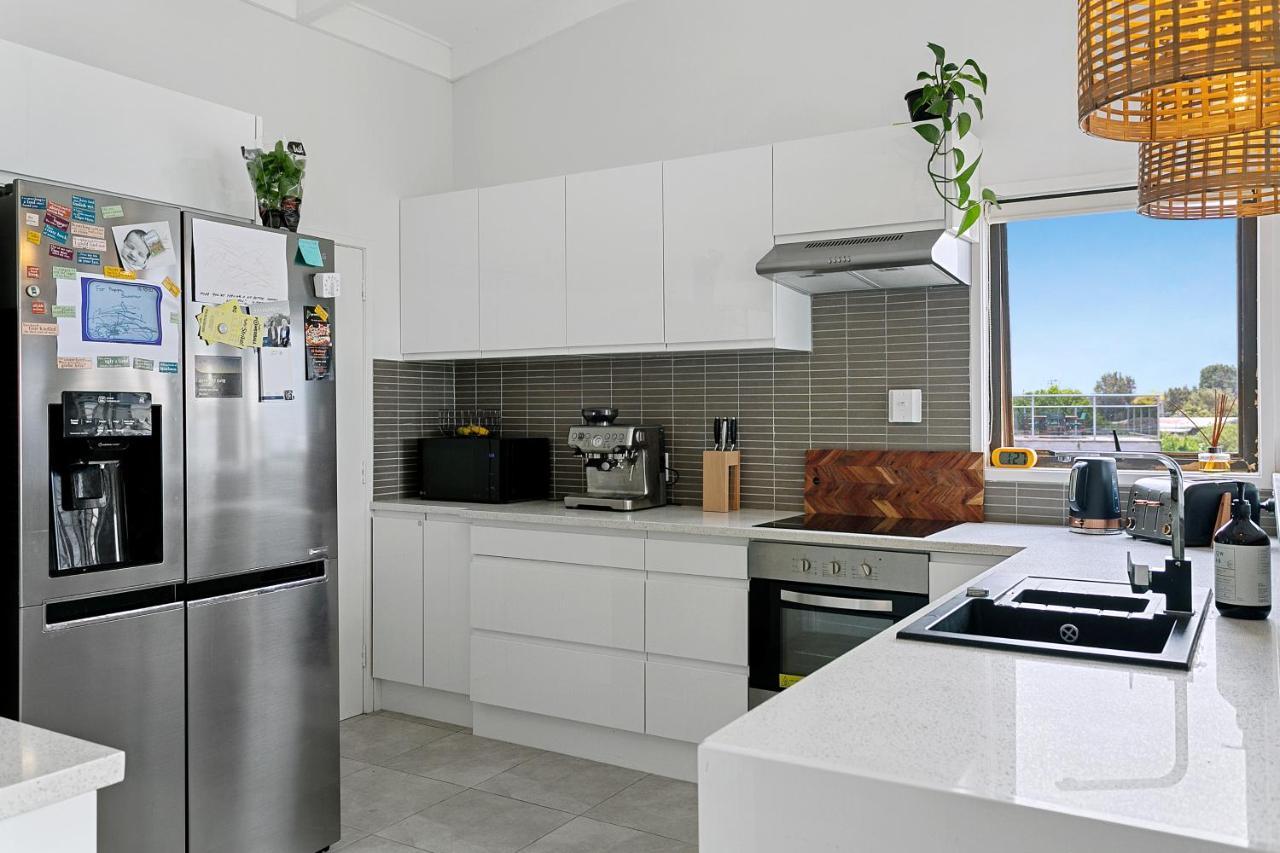 Acacia Bay Bach - Views, Spa & Serenity - Taupo Exterior photo